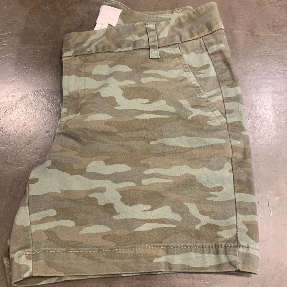 Caslon Camo Shorts Size 8 - Picture 5 of 10